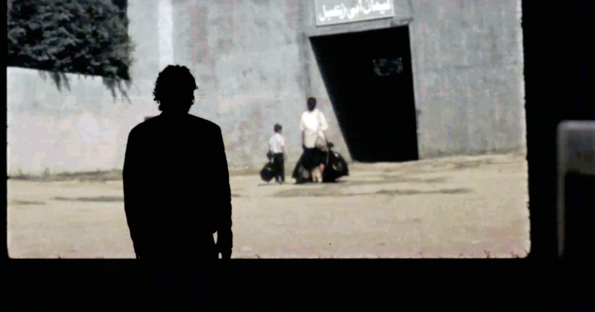 فيلم أبو زعبل 89.. حكاية طفل يتطفل على ألم أبيه | المنصة